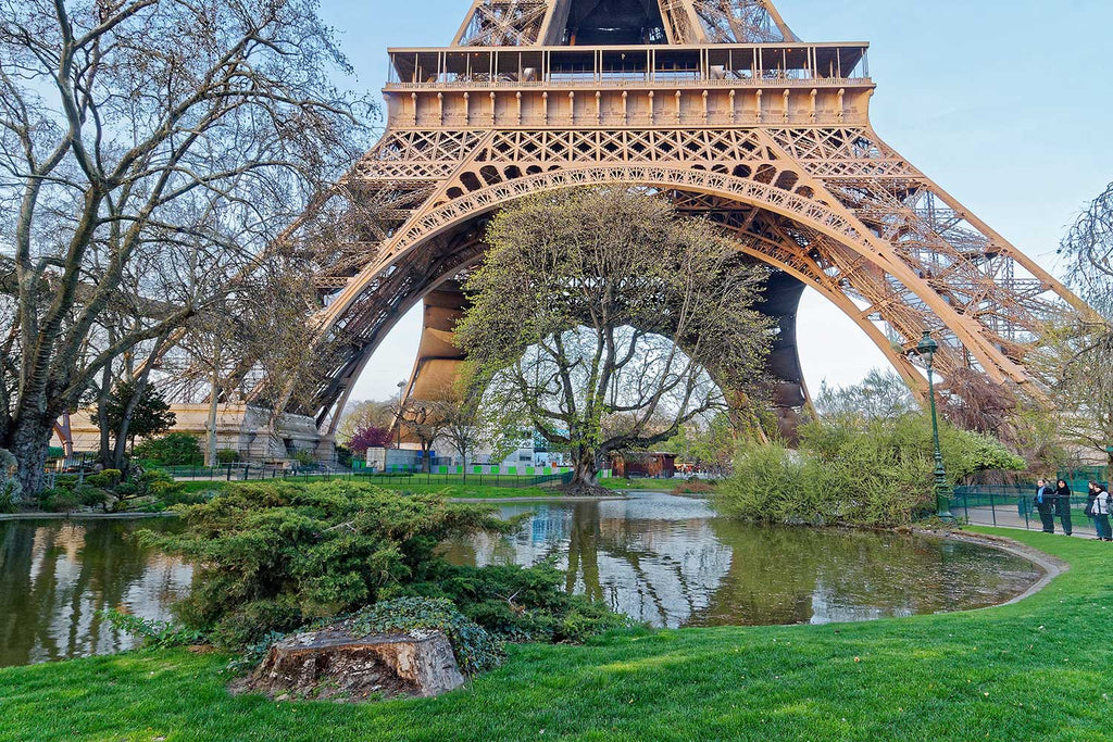 Pond at Eiffel Tower